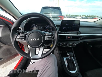 2024 Kia Forte LXS - miniatura 11