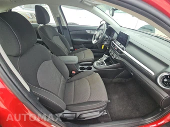 2024 Kia Forte LXS - miniatura 8
