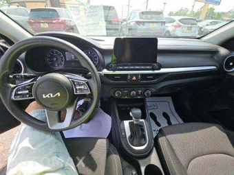 2024 Kia Forte LXS - miniatura 11