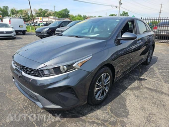 2024 Kia Forte LXS - miniatura 2