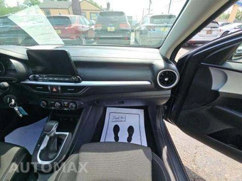 2024 Kia Forte LXS - miniatura 20