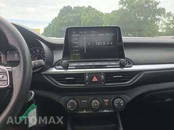 2024 Kia Forte LXS – miniatura 7
