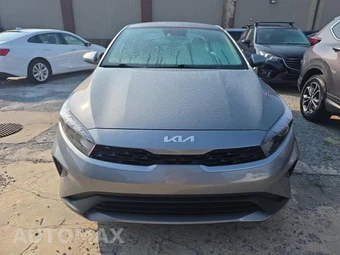 2024 Kia Forte LXS - miniatura 2