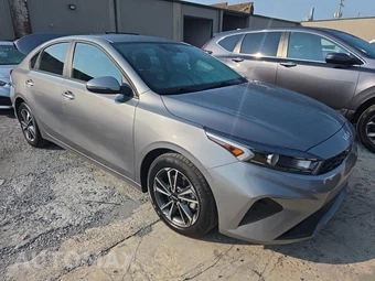 2024 Kia Forte LXS - miniatura 3