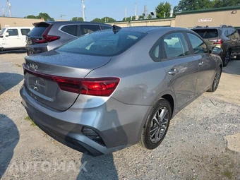 2024 Kia Forte LXS - miniatura 4