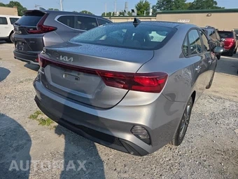 2024 Kia Forte LXS - miniatura 5