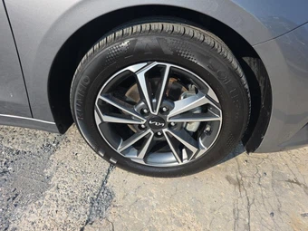 2024 Kia Forte LXS - miniatura 9