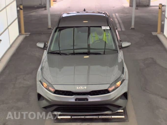 2024 Kia Forte LXS - miniatura 2