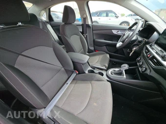 2024 Kia Forte LXS - miniatura 8
