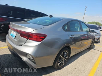2024 Kia Forte LXS - miniatura 4