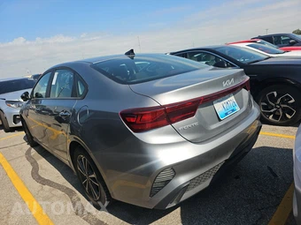 2024 Kia Forte LXS - miniatura 6