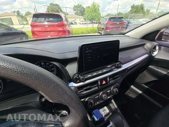 2024 Kia Forte LXS - miniatura 10