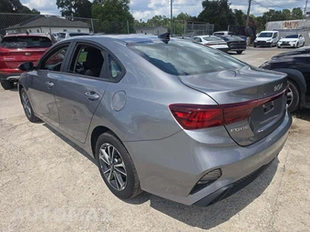 2024 Kia Forte LXS - miniatura 2