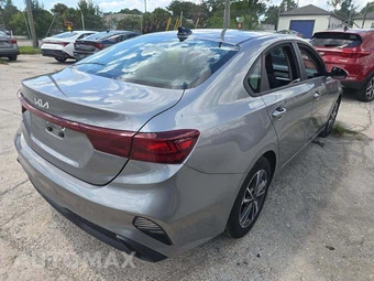 2024 Kia Forte LXS - miniatura 3