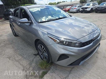 2024 Kia Forte LXS - miniatura 4