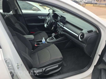 2024 Kia Forte LXS - miniatura 18