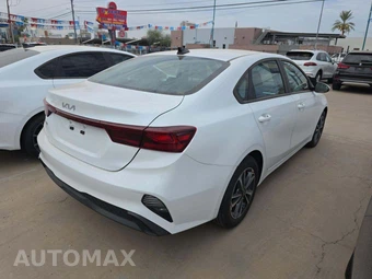 2024 Kia Forte LXS - miniatura 3