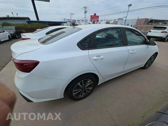 2024 Kia Forte LXS - miniatura 4