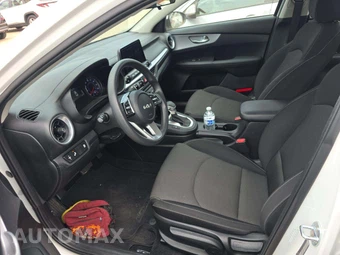 2024 Kia Forte LXS - miniatura 6