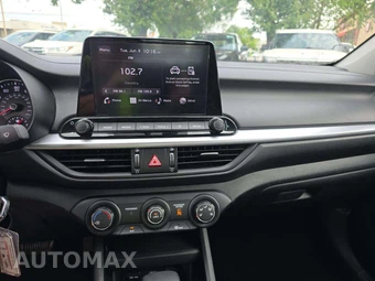2024 Kia Forte LXS - miniatura 10
