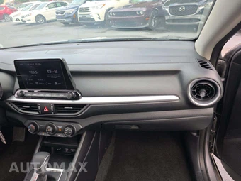 2024 Kia Forte LXS - miniatura 18