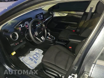 2024 Kia Forte LXS – miniatura 7