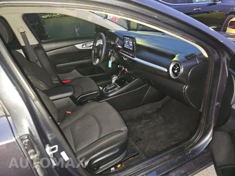 2024 Kia Forte LXS – miniatura 8