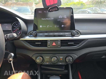 2024 Kia Forte LXS - miniatura 10