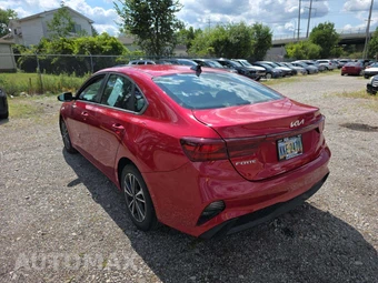 2024 Kia Forte LXS - miniatura 2