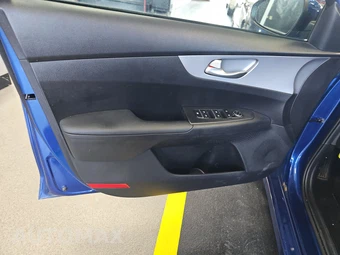 2024 Kia Forte LXS - miniatura 9