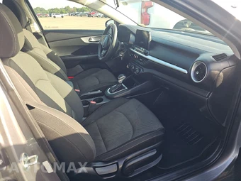 2024 Kia Forte LXS - miniatura 8