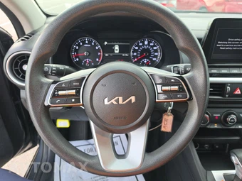 2024 Kia Forte LXS – miniatura 10