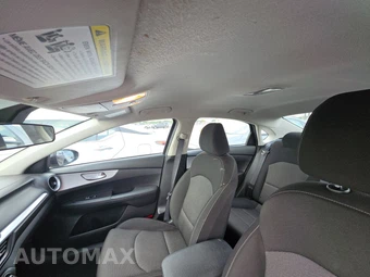 2024 Kia Forte LXS – miniatura 17