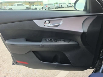 2024 Kia Forte LXS – miniatura 9