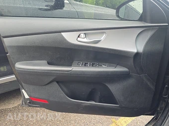 2024 Kia Forte LXS - miniatura 9