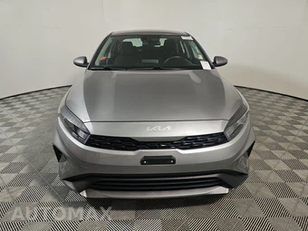 2024 Kia Forte LXS - miniatura 2