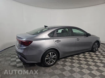 2024 Kia Forte LXS - miniatura 4