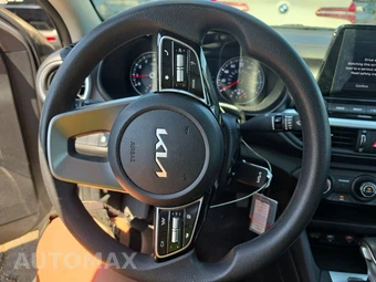 2024 Kia Forte LXS – miniatura 10