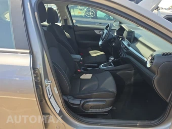 2024 Kia Forte LXS – miniatura 8