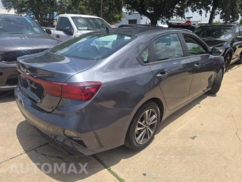 2024 Kia Forte LXS - miniatura 3