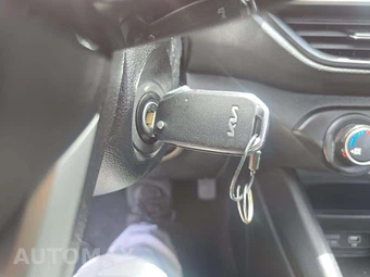 2024 Kia Forte LXS - miniatura 8