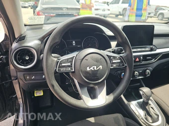 2024 Kia Forte LXS - miniatura 10
