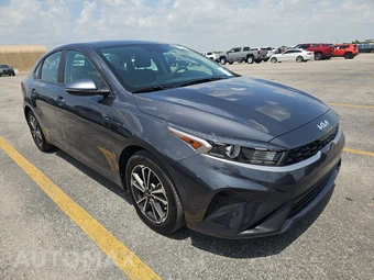2024 Kia Forte LXS - miniatura 3