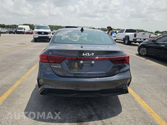 2024 Kia Forte LXS - miniatura 5