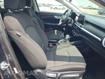 2024 Kia Forte LXS - miniatura 8