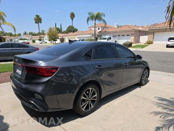 2024 Kia Forte LXS - miniatura 3