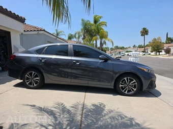 2024 Kia Forte LXS - miniatura 4