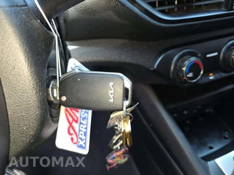 2024 Kia Forte LXS - miniatura 8