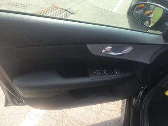2024 Kia Forte LXS - miniatura 9
