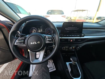 2024 Kia Forte LXS - miniatura 11